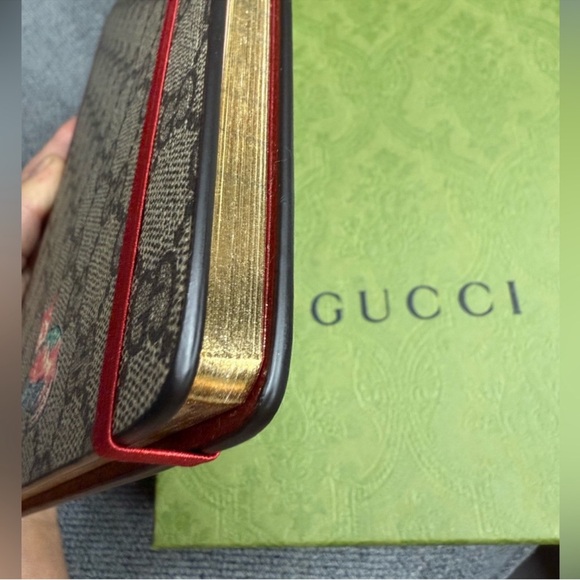 GUCCI supreme hard cover notebook - Picture 4 of 8